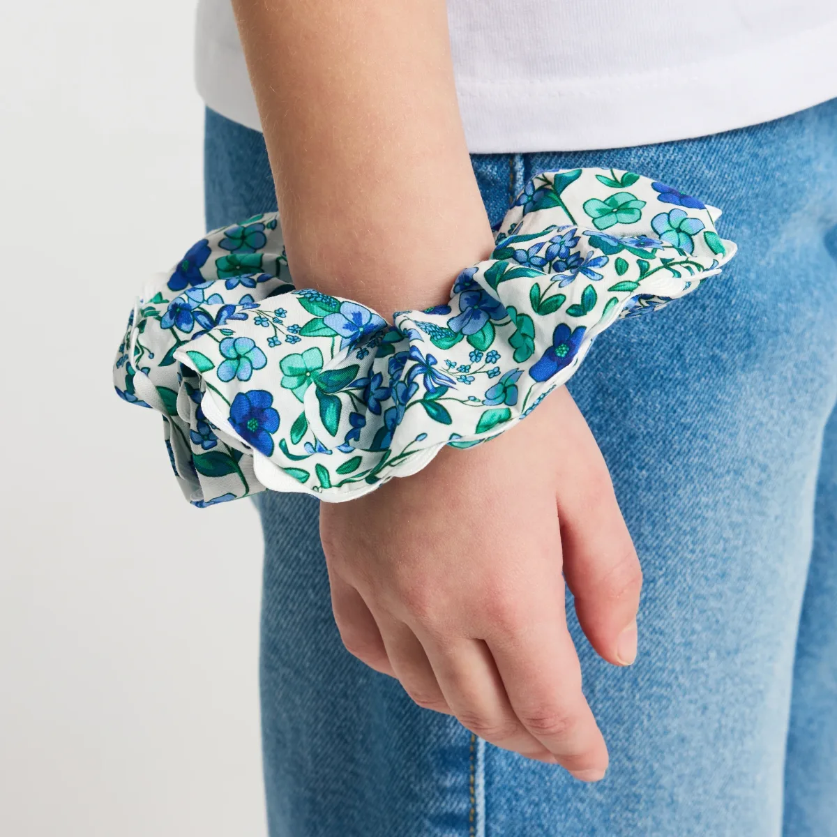 View 2 - Girl croquet trim scrunchie